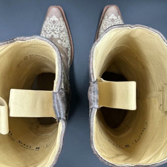 Corral Crater Bone Embroidered Snip Toe Boots - Picture 7 of 14